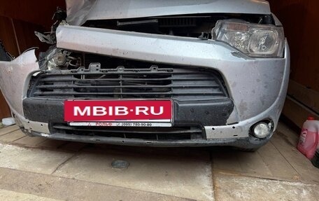 Mitsubishi Outlander III рестайлинг 3, 2014 год, 700 000 рублей, 2 фотография