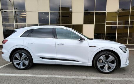 Audi e-tron I, 2019 год, 4 000 000 рублей, 3 фотография