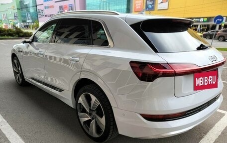 Audi e-tron I, 2019 год, 4 000 000 рублей, 5 фотография