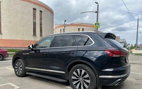 Volkswagen Touareg III, 2019 год, 4 500 000 рублей, 2 фотография