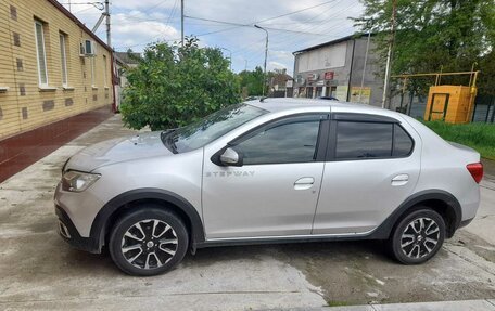 Renault Logan II, 2019 год, 900 000 рублей, 2 фотография