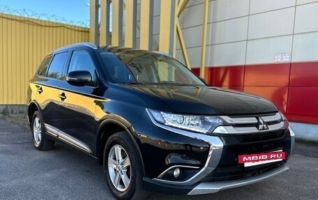 Mitsubishi Outlander III рестайлинг 3, 2016 год, 1 400 000 рублей, 3 фотография