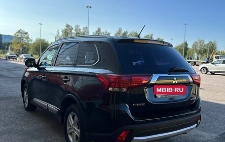Mitsubishi Outlander III рестайлинг 3, 2016 год, 1 400 000 рублей, 4 фотография