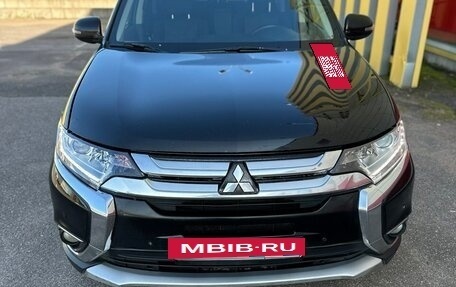 Mitsubishi Outlander III рестайлинг 3, 2016 год, 1 400 000 рублей, 2 фотография