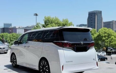 Toyota Alphard, 2024 год, 17 549 244 рублей, 3 фотография