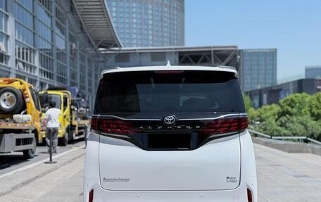 Toyota Alphard, 2024 год, 17 549 244 рублей, 4 фотография