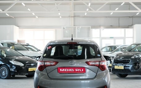 Toyota Vitz, 2019 год, 1 299 000 рублей, 4 фотография