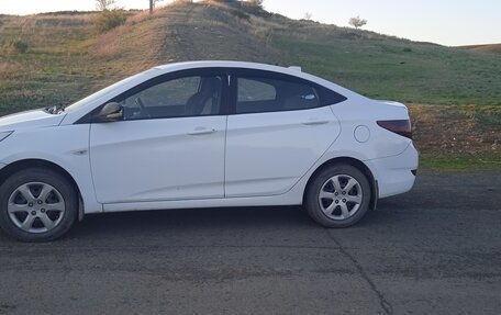 Hyundai Solaris II рестайлинг, 2013 год, 680 000 рублей, 3 фотография
