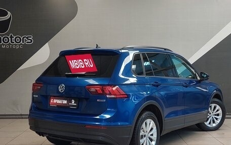 Volkswagen Tiguan II, 2020 год, 2 355 000 рублей, 2 фотография