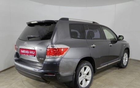 Toyota Highlander III, 2013 год, 1 770 000 рублей, 5 фотография