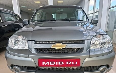 Chevrolet Niva I рестайлинг, 2017 год, 869 000 рублей, 3 фотография