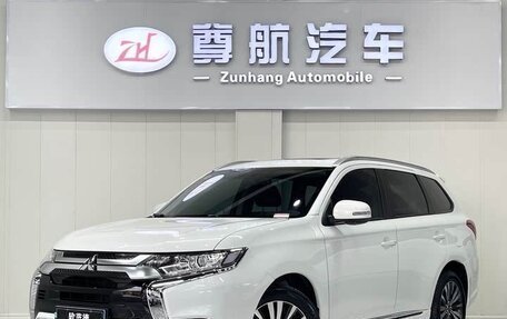 Mitsubishi Outlander III рестайлинг 3, 2021 год, 1 932 979 рублей, 3 фотография