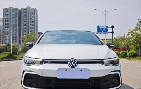 Volkswagen Golf VIII, 2023 год, 1 930 000 рублей, 2 фотография