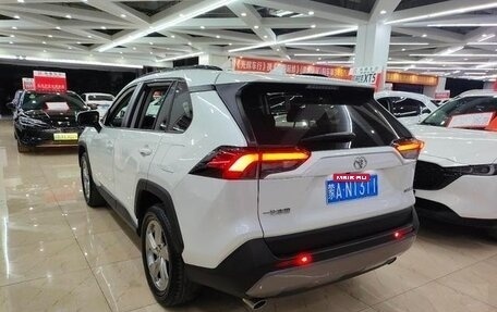 Toyota RAV4, 2021 год, 2 324 700 рублей, 2 фотография