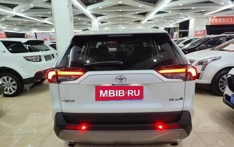 Toyota RAV4, 2021 год, 2 324 700 рублей, 7 фотография