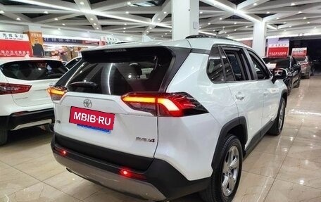 Toyota RAV4, 2021 год, 2 324 700 рублей, 3 фотография