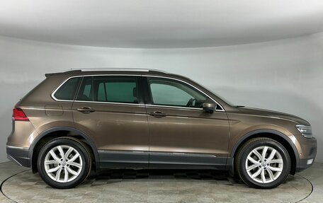 Volkswagen Tiguan II, 2017 год, 1 947 000 рублей, 5 фотография