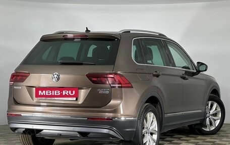 Volkswagen Tiguan II, 2017 год, 1 947 000 рублей, 2 фотография