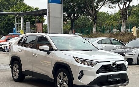 Toyota RAV4, 2021 год, 2 120 101 рублей, 3 фотография