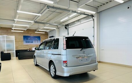 Toyota ISis I, 2012 год, 1 599 000 рублей, 4 фотография