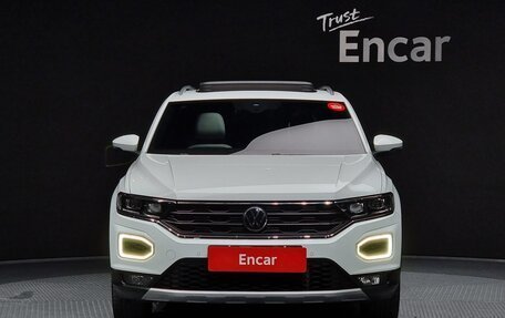 Volkswagen T-Roc I, 2021 год, 2 200 000 рублей, 2 фотография