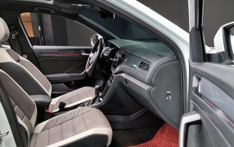 Volkswagen T-Roc I, 2021 год, 2 200 000 рублей, 6 фотография