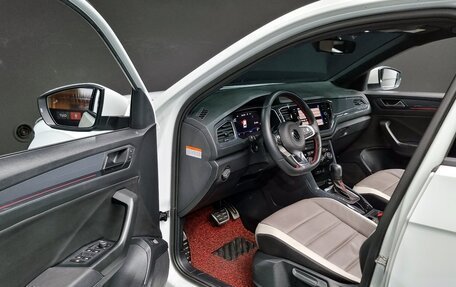 Volkswagen T-Roc I, 2021 год, 2 200 000 рублей, 5 фотография