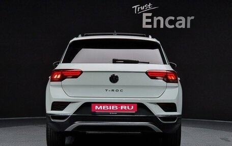 Volkswagen T-Roc I, 2021 год, 2 200 000 рублей, 3 фотография