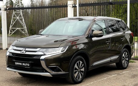 Mitsubishi Outlander III рестайлинг 3, 2018 год, 2 379 000 рублей, 3 фотография