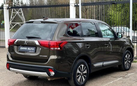 Mitsubishi Outlander III рестайлинг 3, 2018 год, 2 379 000 рублей, 4 фотография