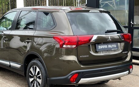 Mitsubishi Outlander III рестайлинг 3, 2018 год, 2 379 000 рублей, 7 фотография