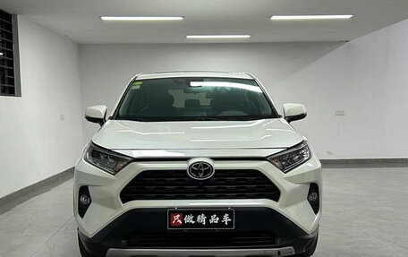 Toyota RAV4, 2021 год, 2 100 000 рублей, 2 фотография