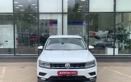 Volkswagen Tiguan II, 2018 год, 1 988 000 рублей, 2 фотография