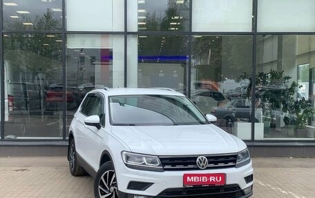 Volkswagen Tiguan II, 2018 год, 1 988 000 рублей, 3 фотография