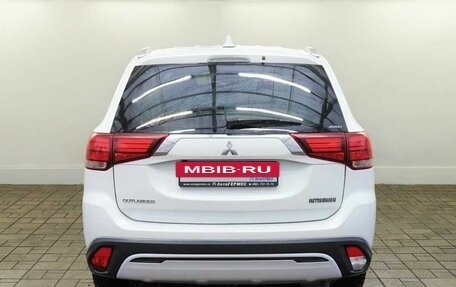 Mitsubishi Outlander III рестайлинг 3, 2019 год, 2 169 000 рублей, 3 фотография