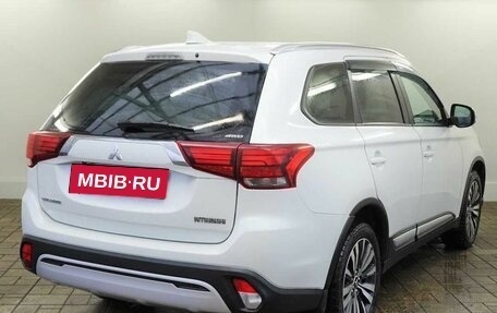 Mitsubishi Outlander III рестайлинг 3, 2019 год, 2 169 000 рублей, 4 фотография