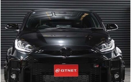 Toyota Yaris, 2021 год, 2 800 000 рублей, 2 фотография