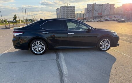 Toyota Camry, 2019 год, 3 600 000 рублей, 6 фотография
