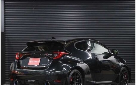 Toyota Yaris, 2021 год, 2 800 000 рублей, 4 фотография
