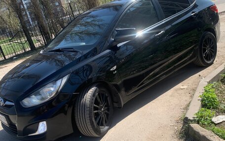 Hyundai Solaris II рестайлинг, 2013 год, 1 100 000 рублей, 3 фотография