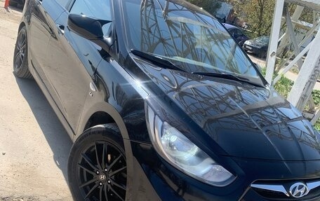 Hyundai Solaris II рестайлинг, 2013 год, 1 100 000 рублей, 2 фотография