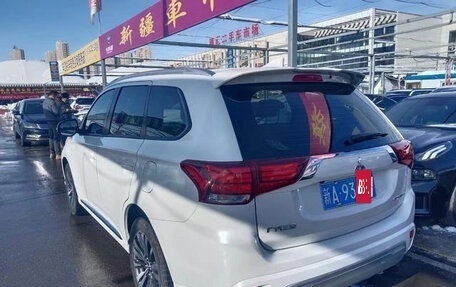 Mitsubishi Outlander III рестайлинг 3, 2022 год, 2 040 000 рублей, 3 фотография