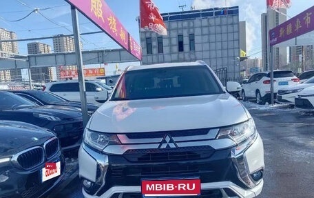 Mitsubishi Outlander III рестайлинг 3, 2022 год, 2 040 000 рублей, 2 фотография