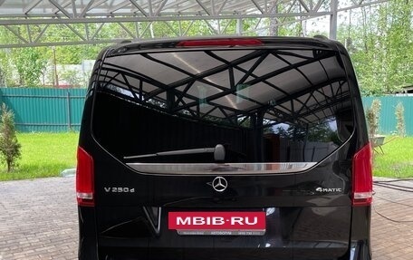 Mercedes-Benz V-Класс, 2018 год, 4 950 000 рублей, 3 фотография