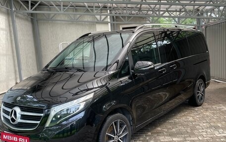 Mercedes-Benz V-Класс, 2018 год, 4 950 000 рублей, 2 фотография