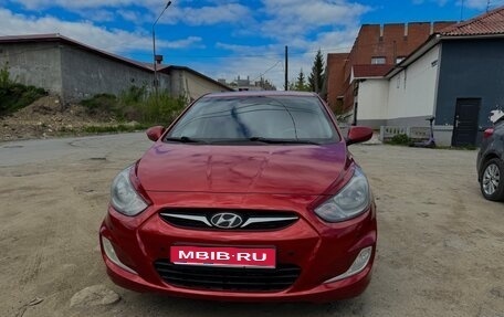 Hyundai Solaris II рестайлинг, 2011 год, 700 000 рублей, 1 фотография