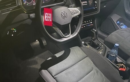 Volkswagen Tiguan II, 2021 год, 3 800 000 рублей, 9 фотография