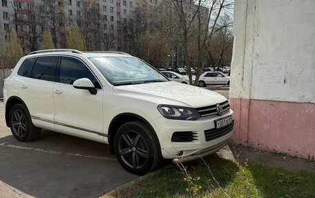 Volkswagen Touareg III, 2011 год, 2 100 000 рублей, 2 фотография