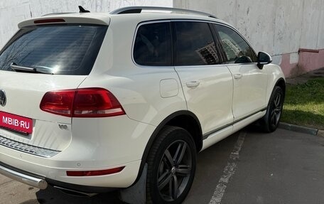Volkswagen Touareg III, 2011 год, 2 100 000 рублей, 3 фотография