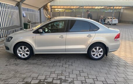 Volkswagen Polo VI (EU Market), 2012 год, 900 000 рублей, 2 фотография